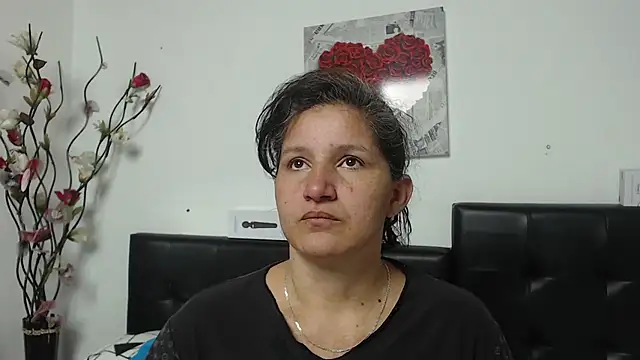 Angelinna Milf online show from February 18, 2025, 2:27 am