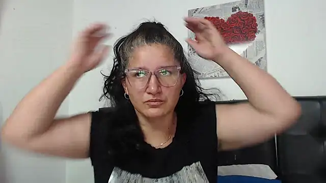 Snapshot of Angelinna_Milf chatting on October 20, 2025, 7:36 pm Angelinna Milf online show from October 20, 2025, 7:36 pm