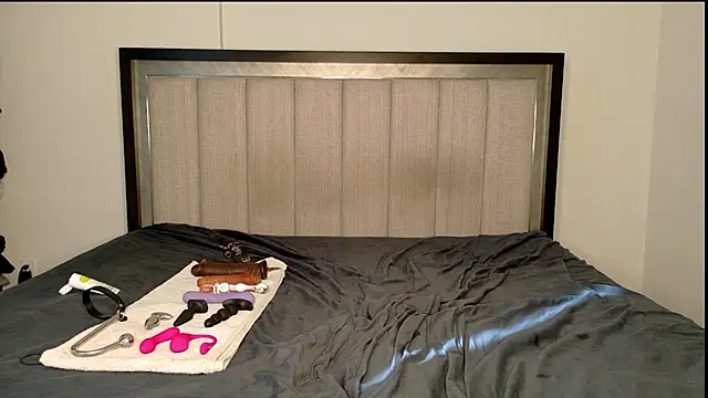 misscatxo online show from February 1, 2025, 8:37 pm