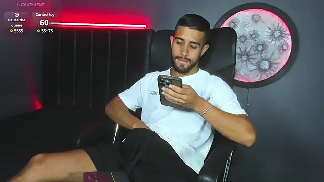 Snapshot of khriss_brown chatting on March 14, 2025, 10:38 pm khriss brown online show from March 14, 2025, 10:38 pm