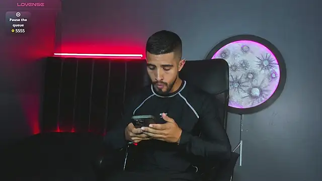 Snapshot of khriss_brown chatting on March 18, 2025, 9:53 pm khriss brown online show from March 18, 2025, 9:53 pm