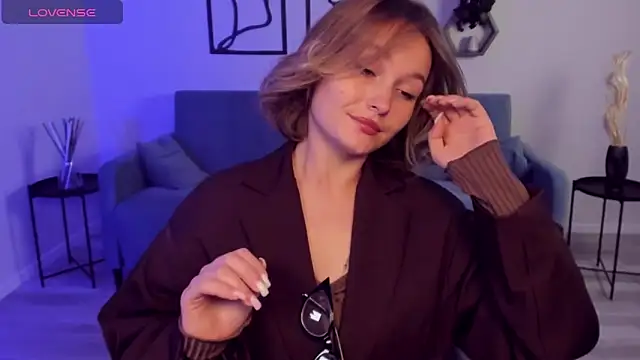 Snapshot of BritnieCute chatting on October 8, 2025, 5:16 am BritnieCute online show from October 8, 2025, 5:16 am