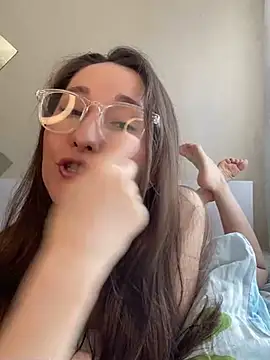 Snapshot of cutte_dora chatting on March 17, 2025, 10:38 am cutte dora online show from March 17, 2025, 10:38 am