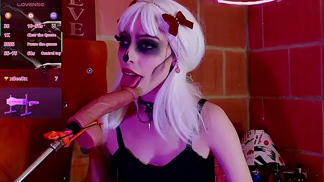 Snapshot of Yennastone chatting on October 15, 2025, 6:02 am Yennastone online show from October 15, 2025, 6:02 am