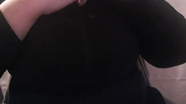 Snapshot of Bigbittiesandfun chatting on February 8, 2025, 1:00 am Bigbittiesandfun online show from February 8, 2025, 1:00 am