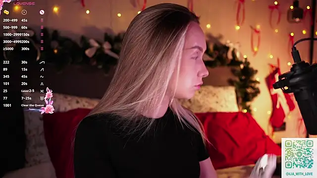 HollisBeckett online show from December 17, 2025, 1:33 am