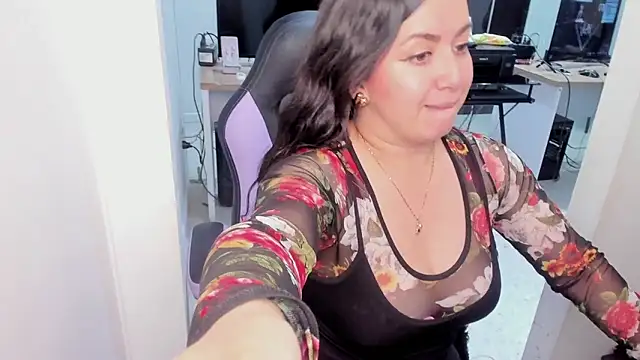 Kimkalifa  online show from May 11, 2026, 1:06 pm