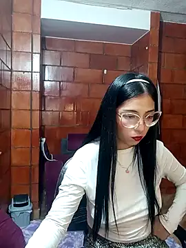 Snapshot of Raven__purple chatting on January 24, 2025, 1:24 am Raven  purple online show from January 24, 2025, 1:24 am