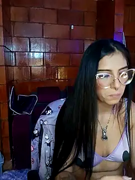 Snapshot of Raven__purple chatting on February 13, 2025, 3:39 am Raven  purple online show from February 13, 2025, 3:39 am