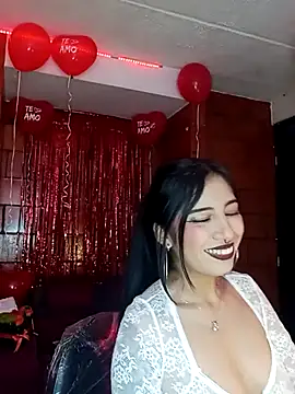 Snapshot of Raven__purple chatting on February 14, 2025, 11:09 pm Raven  purple online show from February 14, 2025, 11:09 pm