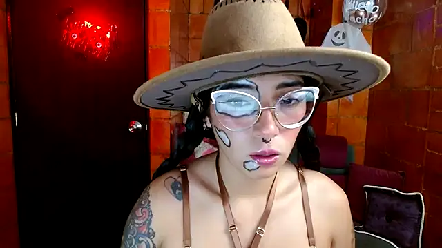 Snapshot of Raven__purple chatting on October 17, 2025, 10:01 pm Raven  purple online show from October 17, 2025, 10:01 pm