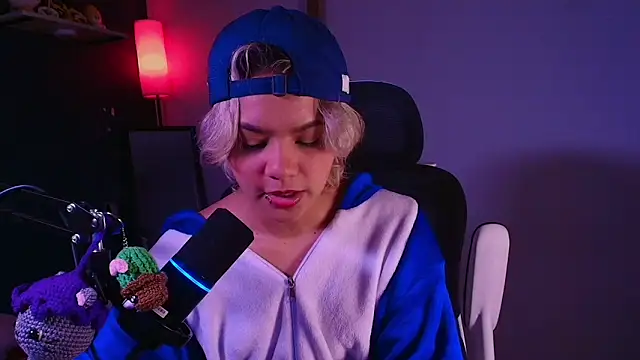 marlena3312 online show from February 2, 2026, 1:21 pm