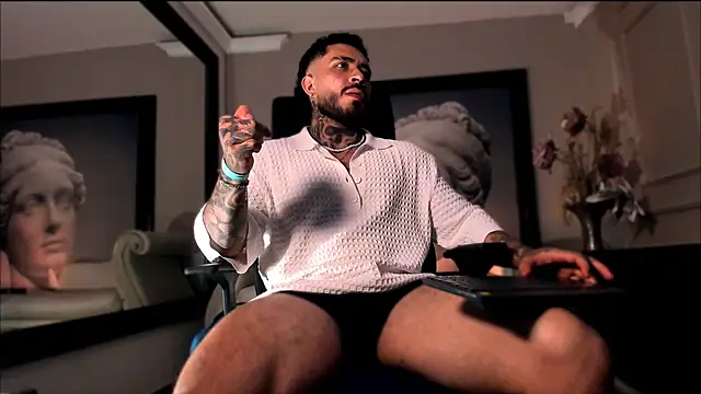 LeoSalvatore  online show from December 22, 2024, 11:44 am