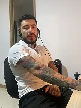 LeoSalvatore  online show from December 26, 2024, 5:47 am