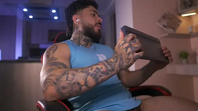 Snapshot of LeoSalvatore_ chatting on October 27, 2025, 12:36 am LeoSalvatore online show from October 27, 2025, 12:36 am