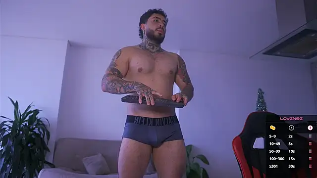 Snapshot of LeoSalvatore_ chatting on February 22, 2026, 10:52 pm LeoSalvatore online show from February 22, 2026, 10:52 pm