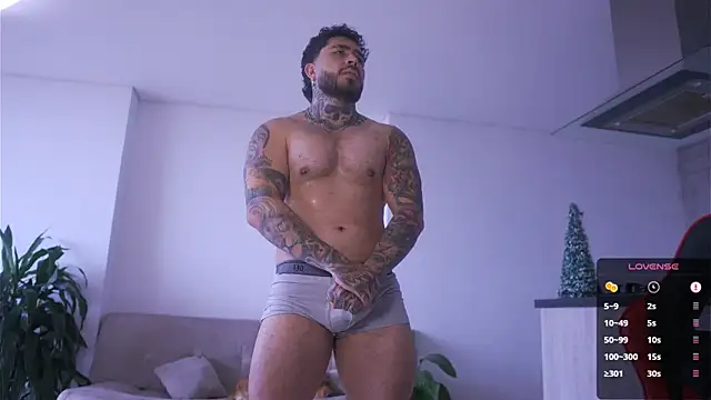 Snapshot of LeoSalvatore_ chatting on February 23, 2026, 10:29 pm LeoSalvatore online show from February 23, 2026, 10:29 pm