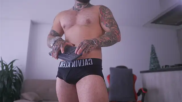 Snapshot of LeoSalvatore_ chatting on March 20, 2026, 8:25 pm LeoSalvatore online show from March 20, 2026, 8:25 pm