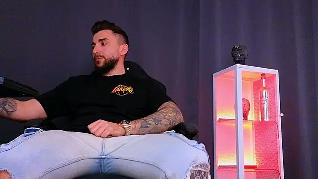 MightyAaron66 online show from February 3, 2025, 1:08 pm