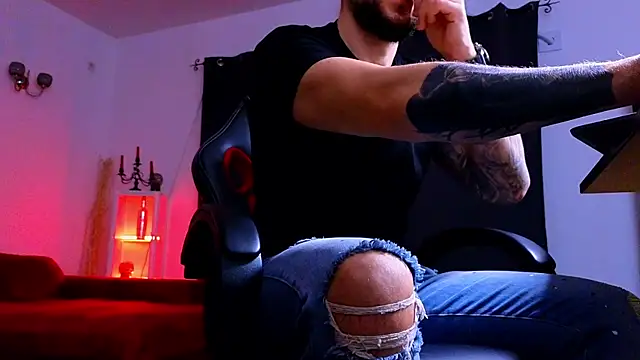 MightyAaron66 online show from November 23, 2025, 4:12 am