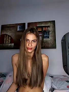 cuteluci  online show from December 31, 2024, 3:53 pm