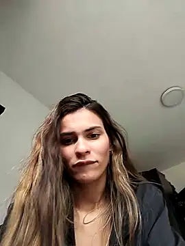 cuteluci  online show from February 16, 2025, 3:48 pm