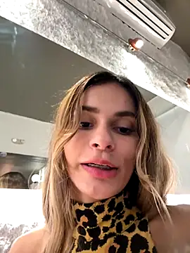 cuteluci  online show from October 11, 2025, 10:52 pm