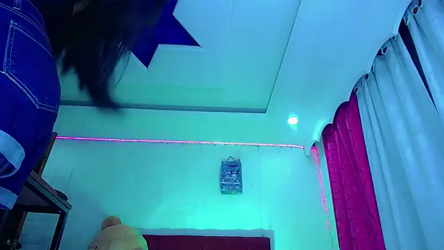 NahomiCamper online show from March 24, 2026, 1:21 am