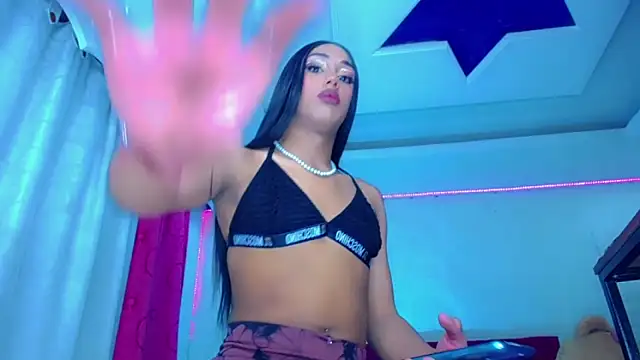 NahomiCamper online show from May 4, 2026, 11:56 pm