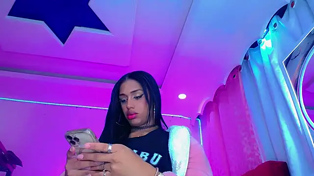NahomiCamper online show from July 5, 2026, 4:52 am