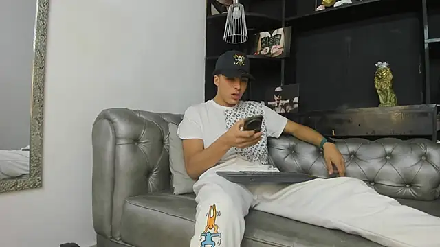 HeellBoy  online show from October 10, 2025, 7:57 pm