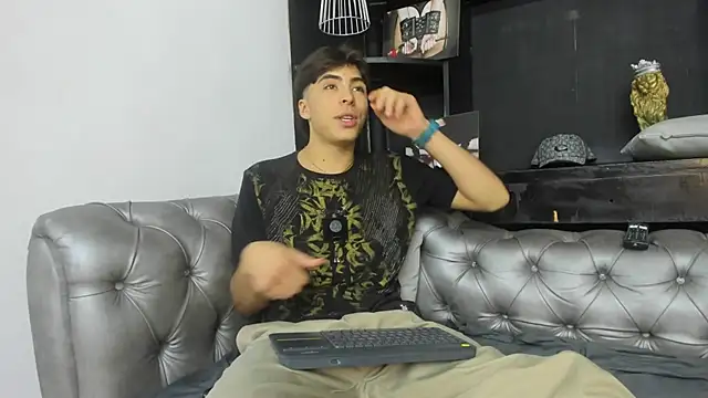 HeellBoy  online show from October 12, 2025, 7:13 pm