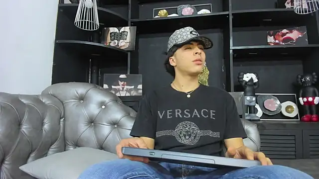 HeellBoy  online show from October 16, 2025, 8:54 pm