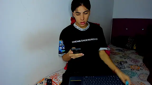 Snapshot of HeellBoy_ chatting on February 21, 2026, 12:11 am HeellBoy online show from February 21, 2026, 12:11 am