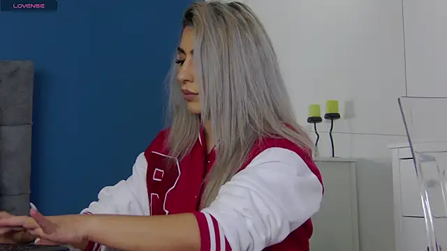 Snapshot of CelineMeyerr chatting on October 10, 2025, 5:17 am CelineMeyerr online show from October 10, 2025, 5:17 am