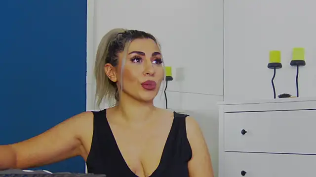 Snapshot of CelineMeyerr chatting on October 17, 2025, 5:32 am CelineMeyerr online show from October 17, 2025, 5:32 am