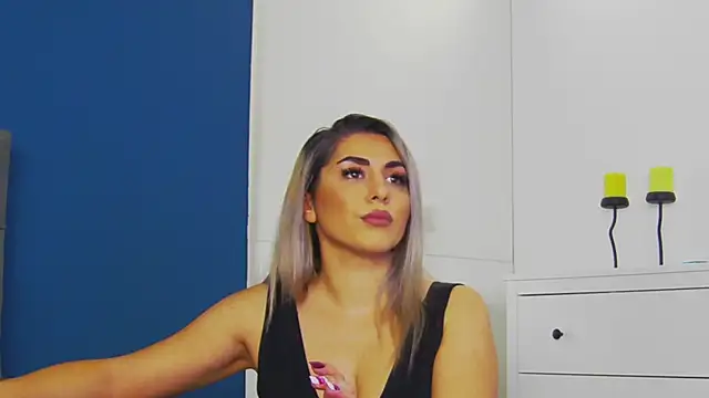 Snapshot of CelineMeyerr chatting on October 23, 2025, 5:18 am CelineMeyerr online show from October 23, 2025, 5:18 am