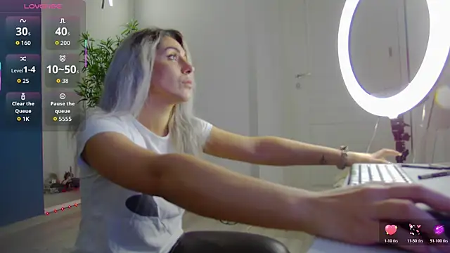 CelineMeyerr online show from May 22, 2026, 5:03 am