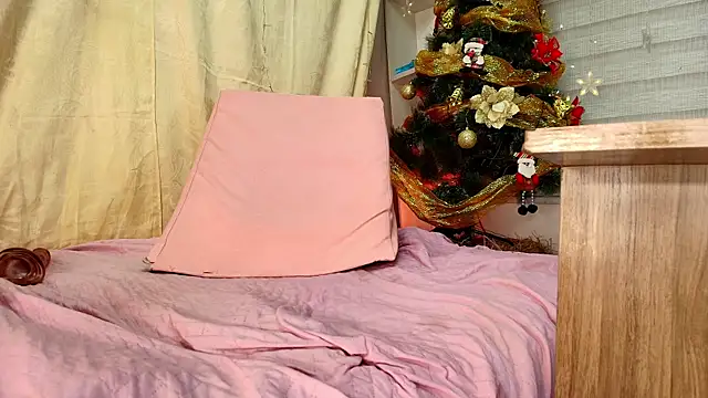  sara london online show from December 10, 2024, 6:17 pm