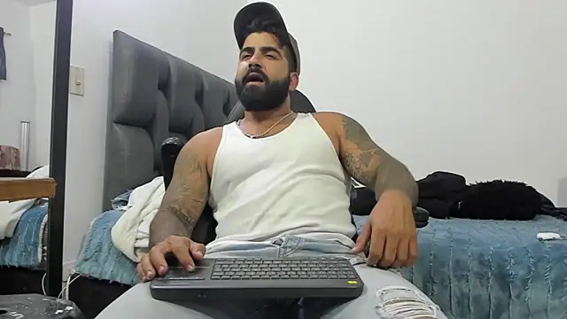 Snapshot of Lyon_vach chatting on December 11, 2024, 10:27 pm Lyon vach online show from December 11, 2024, 10:27 pm