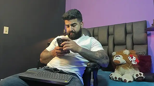 Snapshot of Lyon_vach chatting on February 12, 2026, 10:38 pm Lyon vach online show from February 12, 2026, 10:38 pm