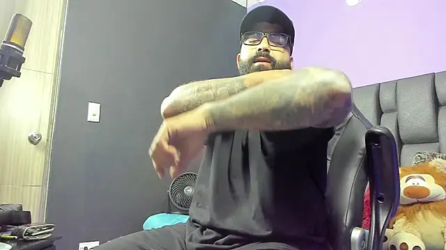 Snapshot of Lyon_vach chatting on February 22, 2026, 3:29 am Lyon vach online show from February 22, 2026, 3:29 am