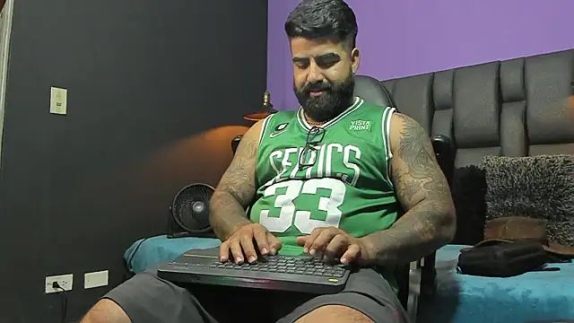 Snapshot of Lyon_vach chatting on March 4, 2026, 11:33 pm Lyon vach online show from March 4, 2026, 11:33 pm