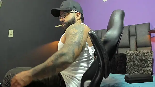 Snapshot of Lyon_vach chatting on March 7, 2026, 10:40 pm Lyon vach online show from March 7, 2026, 10:40 pm