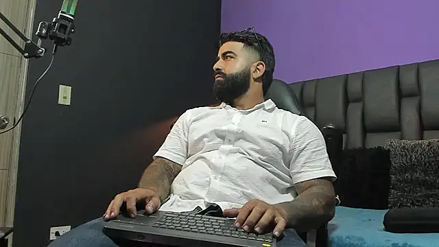 Snapshot of Lyon_vach chatting on March 9, 2026, 11:42 pm Lyon vach online show from March 9, 2026, 11:42 pm