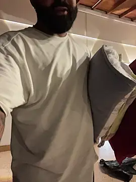 Snapshot of Lyon_vach chatting on March 10, 2026, 10:04 pm Lyon vach online show from March 10, 2026, 10:04 pm