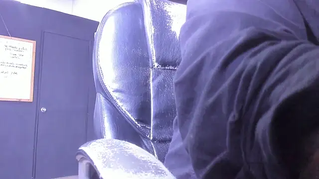 Snapshot of Lyon_vach chatting on March 16, 2026, 10:36 pm Lyon vach online show from March 16, 2026, 10:36 pm