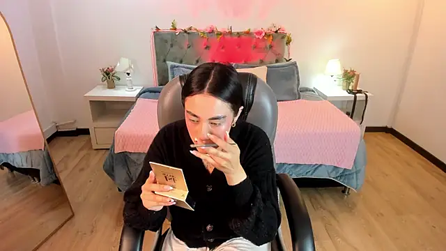 Icysweetcam online show from May 13, 2026, 11:18 am