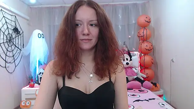 Snapshot of BarbaraStily chatting on October 19, 2025, 7:42 am BarbaraStily online show from October 19, 2025, 7:42 am