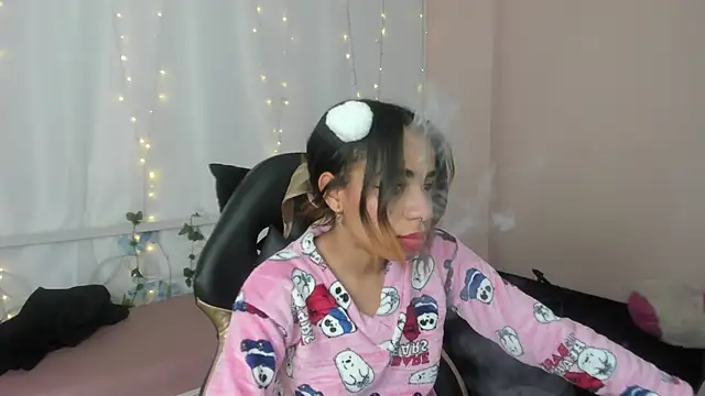 Abigail Wilson  online show from February 5, 2025, 11:50 pm